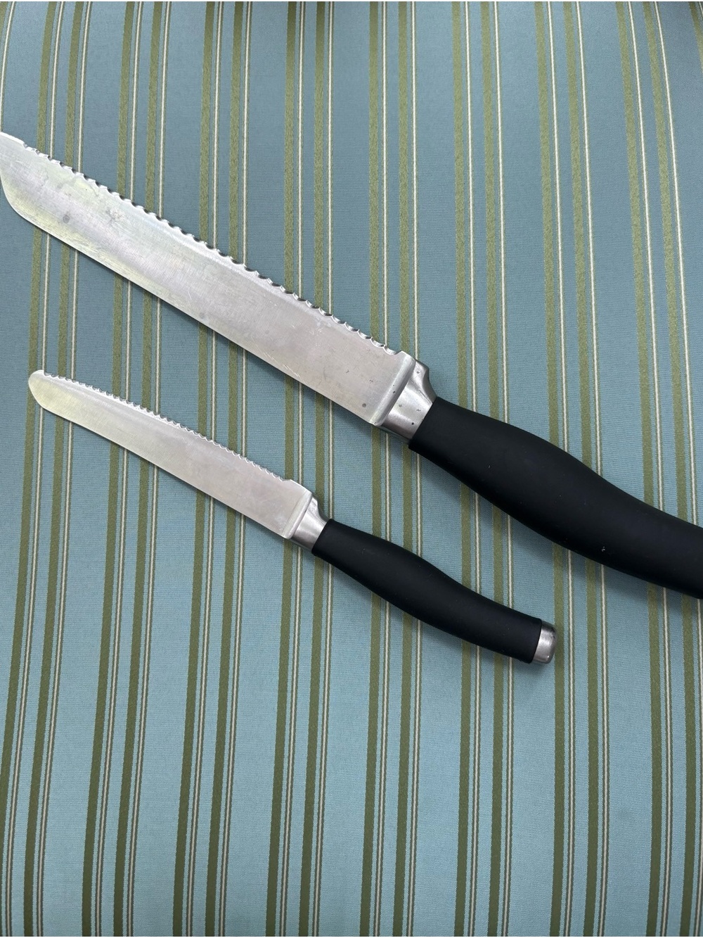 Set of 2 Anolon Advanced Serrated Kitchen Knives with Black Handles